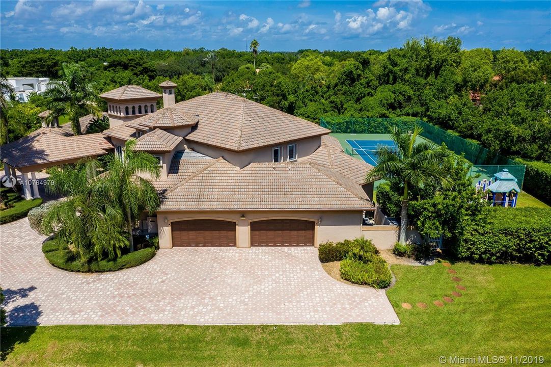 Vendido Recientemente: $1,750,000 (5 camas, 6 baños, 7488 Pies cuadrados)