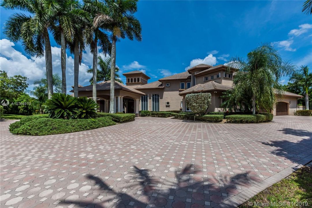 Vendido Recientemente: $1,750,000 (5 camas, 6 baños, 7488 Pies cuadrados)