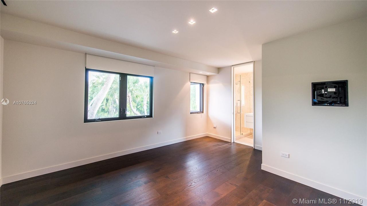 Recently Rented: $10,000 (3 beds, 3 baths, 3238 Square Feet)
