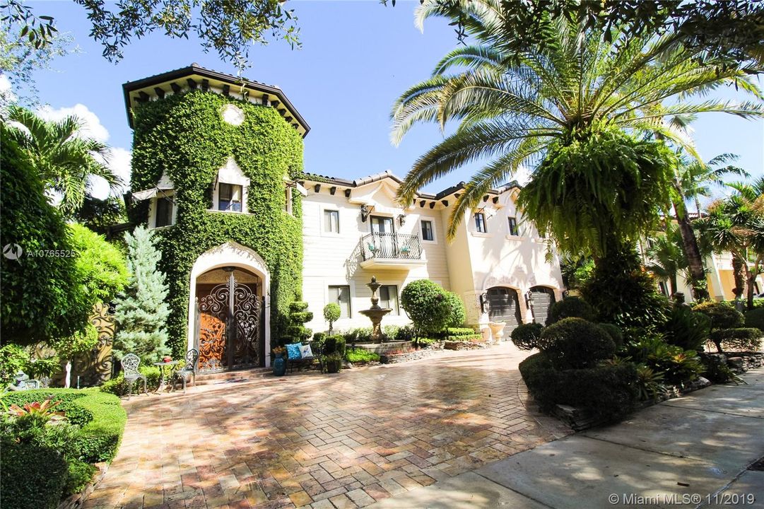 Vendido Recientemente: $949,500 (5 camas, 4 baños, 3933 Pies cuadrados)