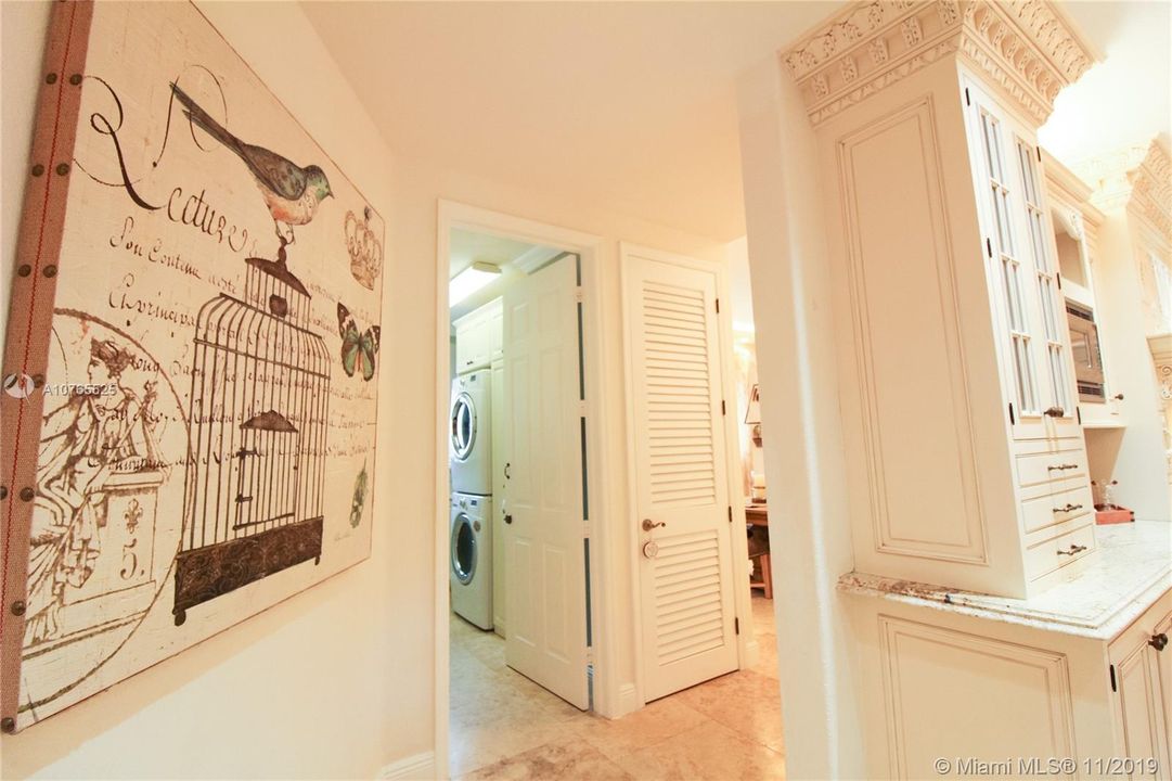 Vendido Recientemente: $949,500 (5 camas, 4 baños, 3933 Pies cuadrados)