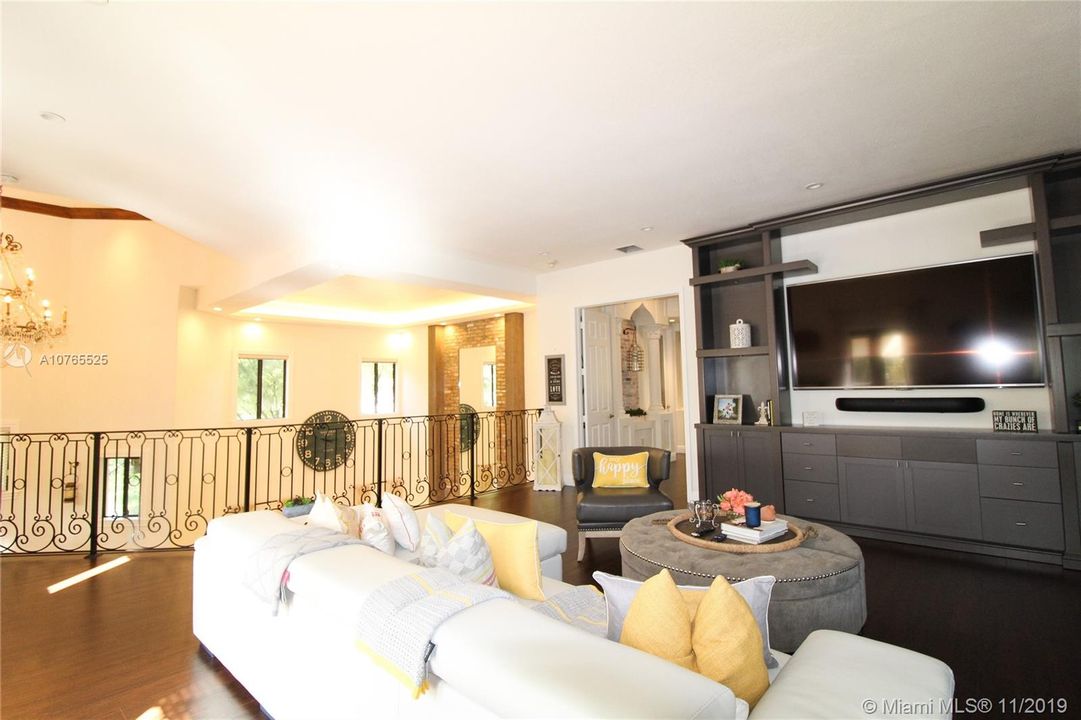 Vendido Recientemente: $949,500 (5 camas, 4 baños, 3933 Pies cuadrados)