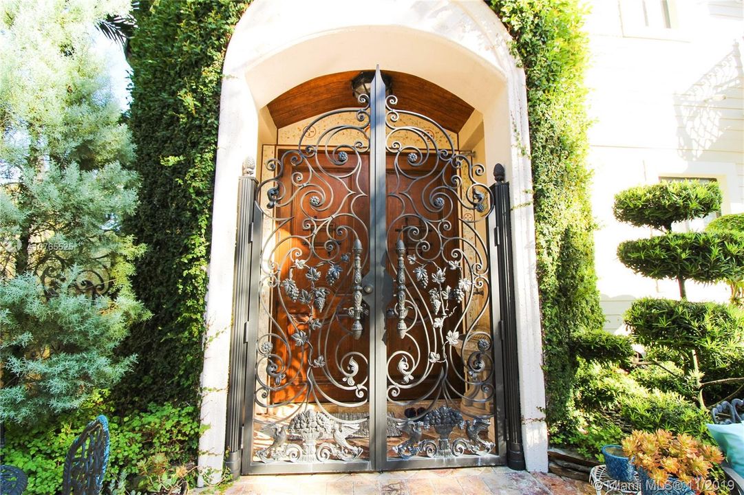 Vendido Recientemente: $949,500 (5 camas, 4 baños, 3933 Pies cuadrados)