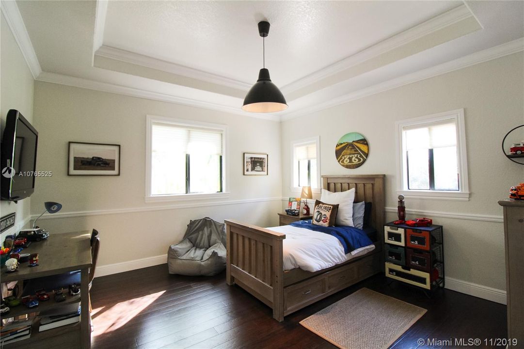 Vendido Recientemente: $949,500 (5 camas, 4 baños, 3933 Pies cuadrados)