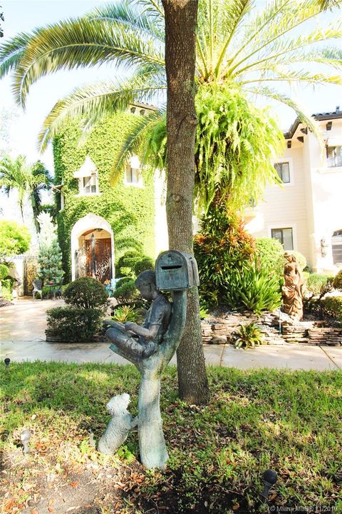 Vendido Recientemente: $949,500 (5 camas, 4 baños, 3933 Pies cuadrados)