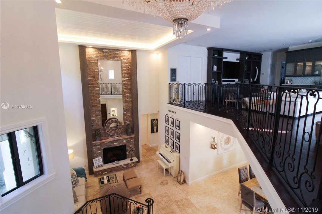 Vendido Recientemente: $949,500 (5 camas, 4 baños, 3933 Pies cuadrados)