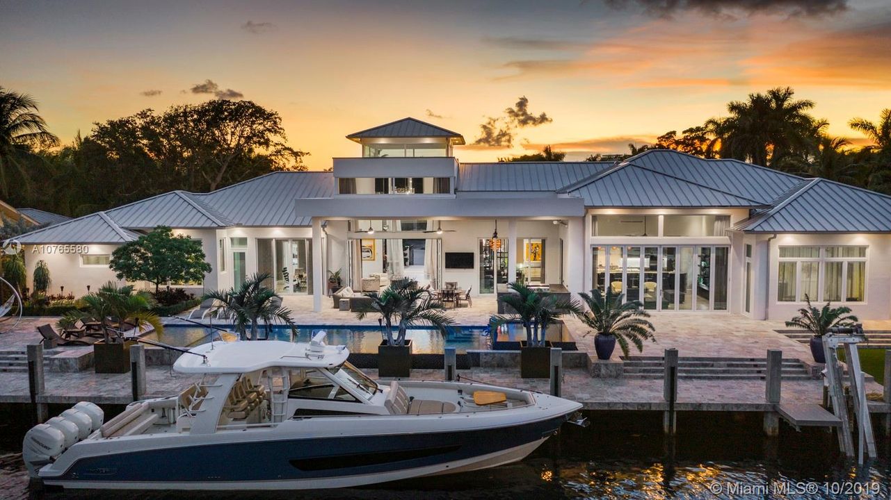 Недавно продано: $6,895,000 (6 спален, 7 ванн, 6071 Квадратных фут)