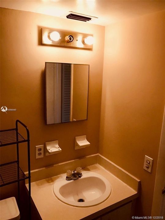 Recently Sold: $95,000 (1 beds, 1 baths, 650 Square Feet)