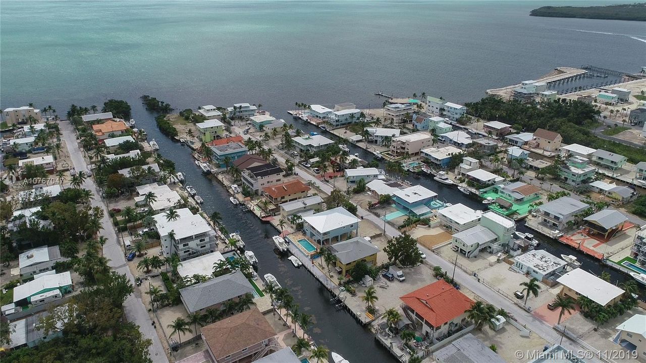 Недавно продано: $1,350,000 (5 спален, 3 ванн, 1719 Квадратных фут)