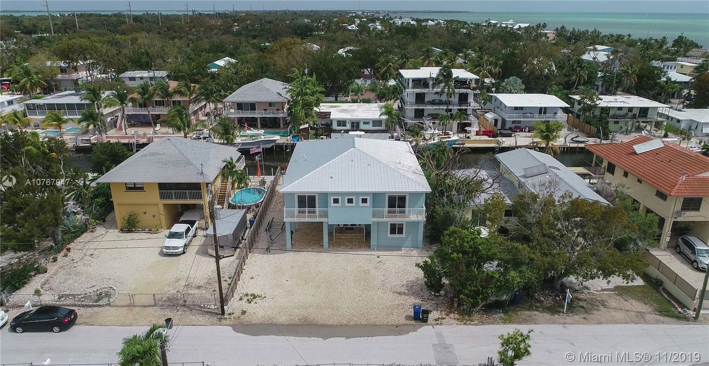Недавно продано: $1,350,000 (5 спален, 3 ванн, 1719 Квадратных фут)