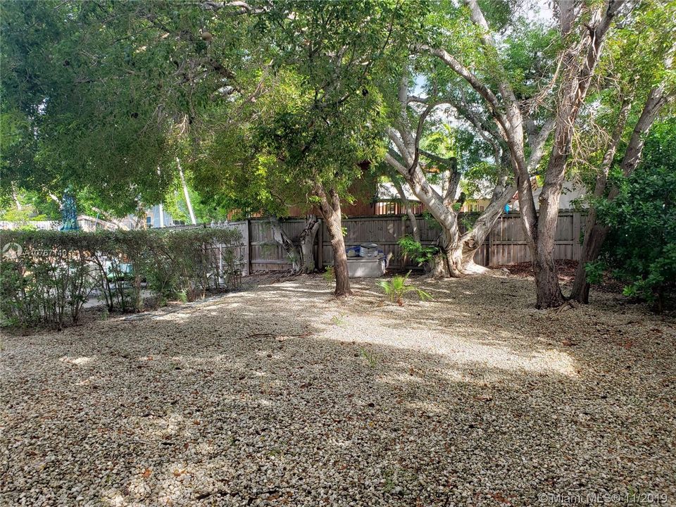 Recently Sold: $880,000 (3 beds, 2 baths, 1674 Square Feet)