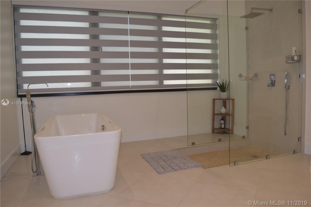 Recently Rented: $6,950 (4 beds, 3 baths, 3329 Square Feet)