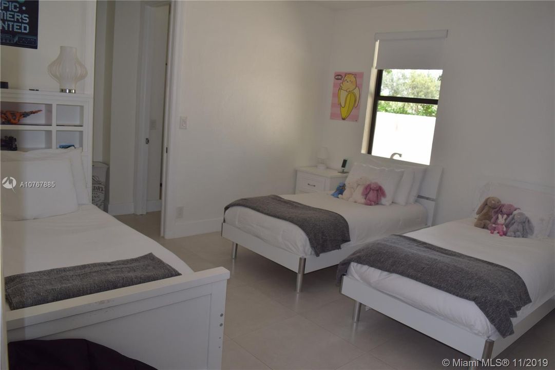 Recently Rented: $6,950 (4 beds, 3 baths, 3329 Square Feet)