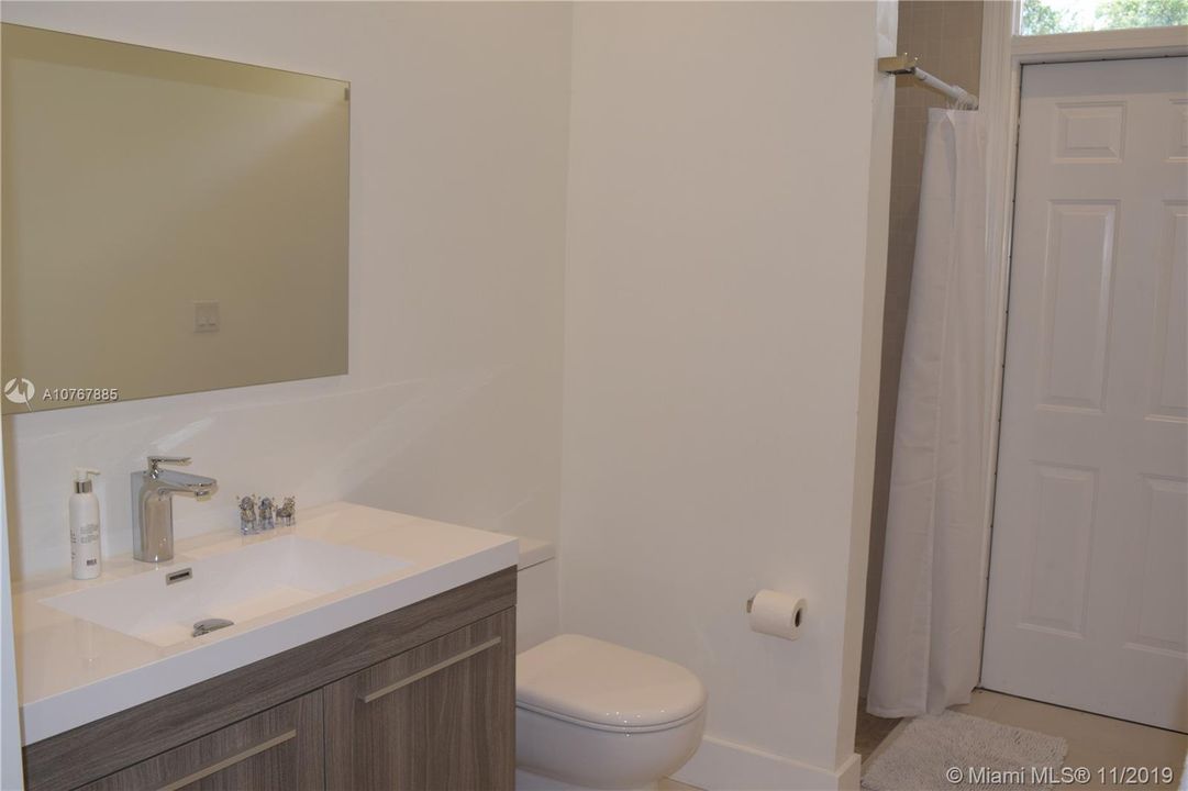 Recently Rented: $6,950 (4 beds, 3 baths, 3329 Square Feet)