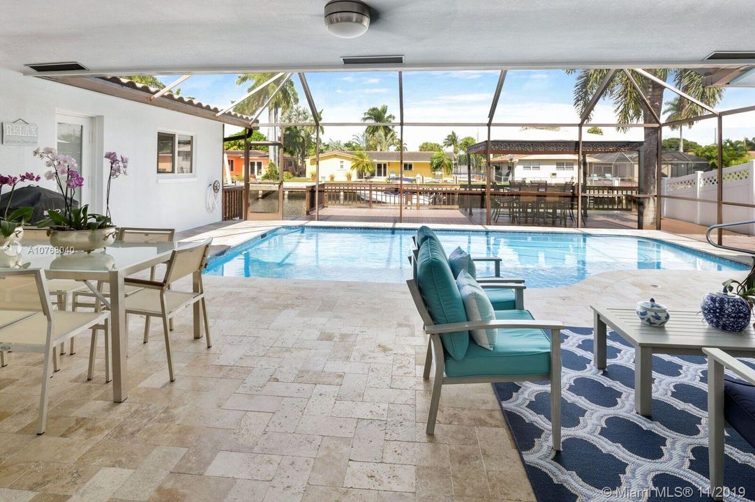 Florida Outdoor Lifestyle - Screened in for year round comfort