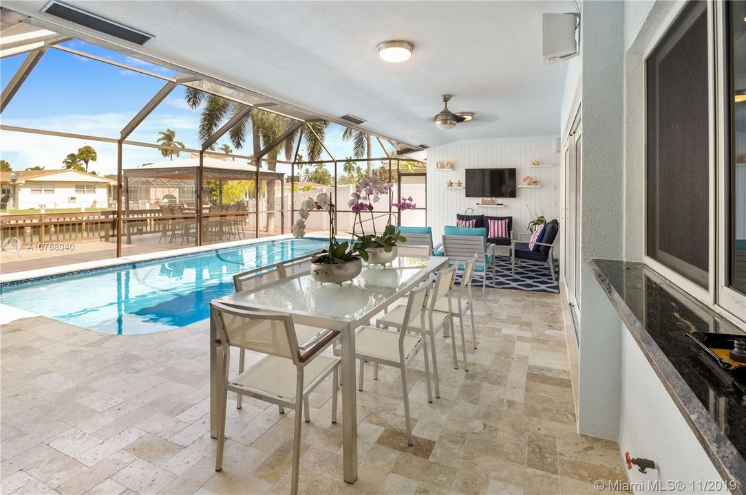 Outdoor Dining - Under Cover and Screened-In
