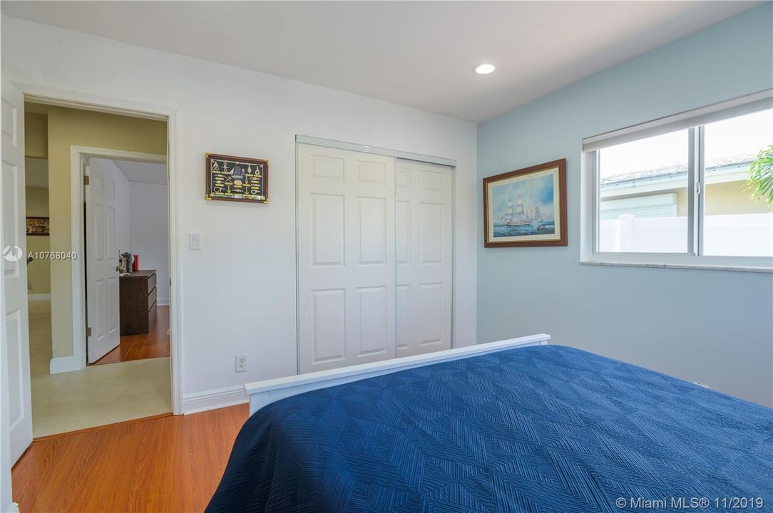 Guest Bedroom 2 - Closet