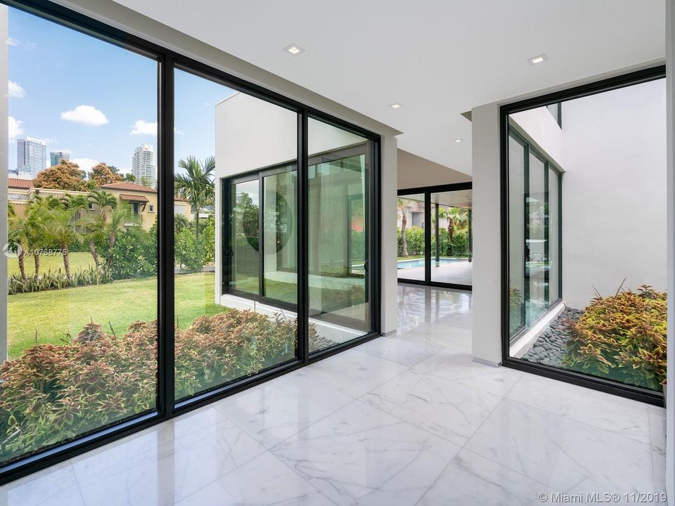 Recently Sold: $4,650,000 (5 beds, 6 baths, 5305 Square Feet)