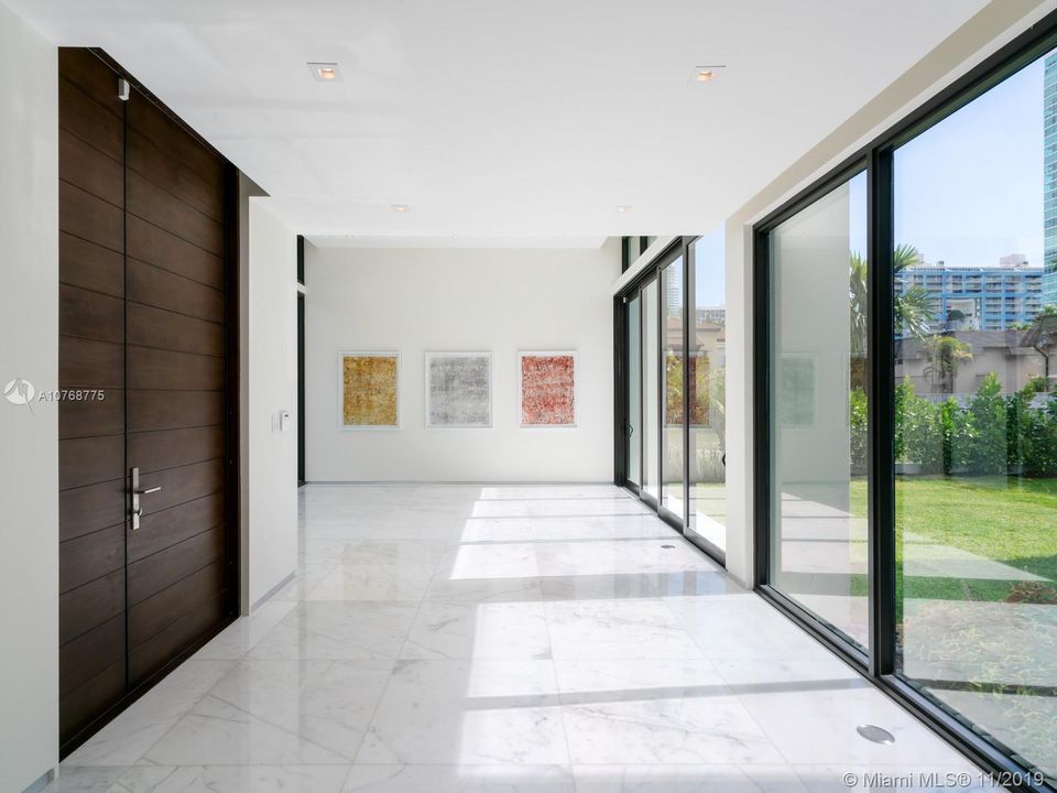 Recently Sold: $4,650,000 (5 beds, 6 baths, 5305 Square Feet)
