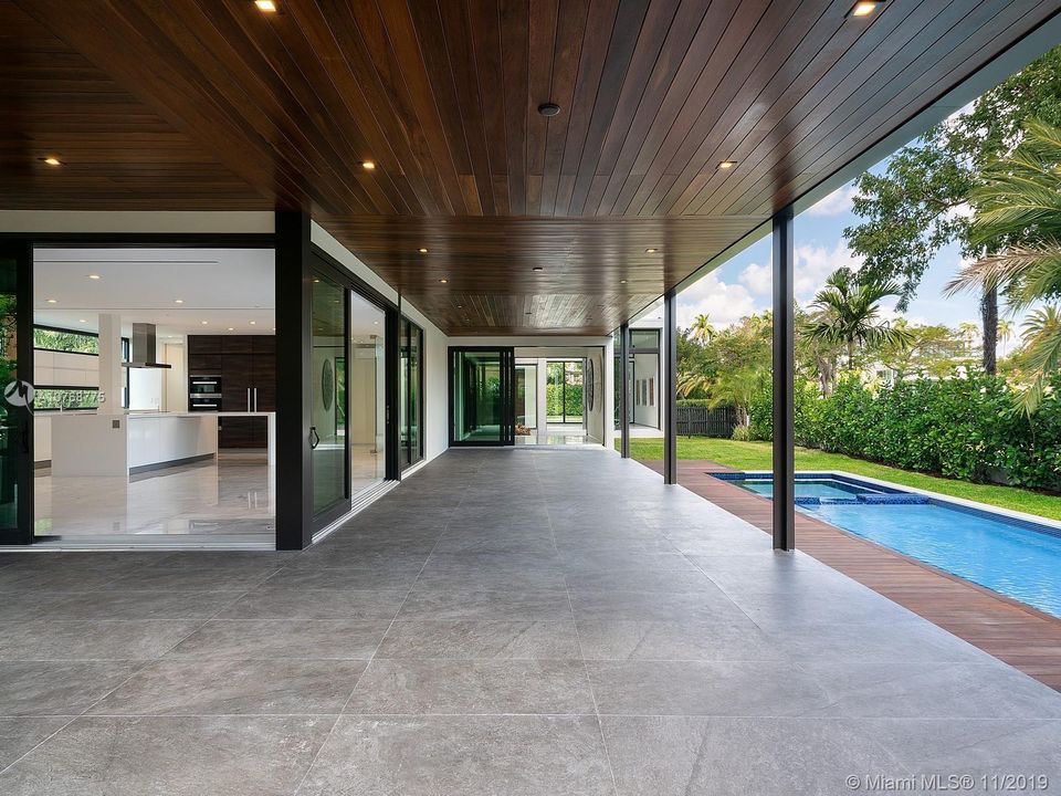 Recently Sold: $4,650,000 (5 beds, 6 baths, 5305 Square Feet)