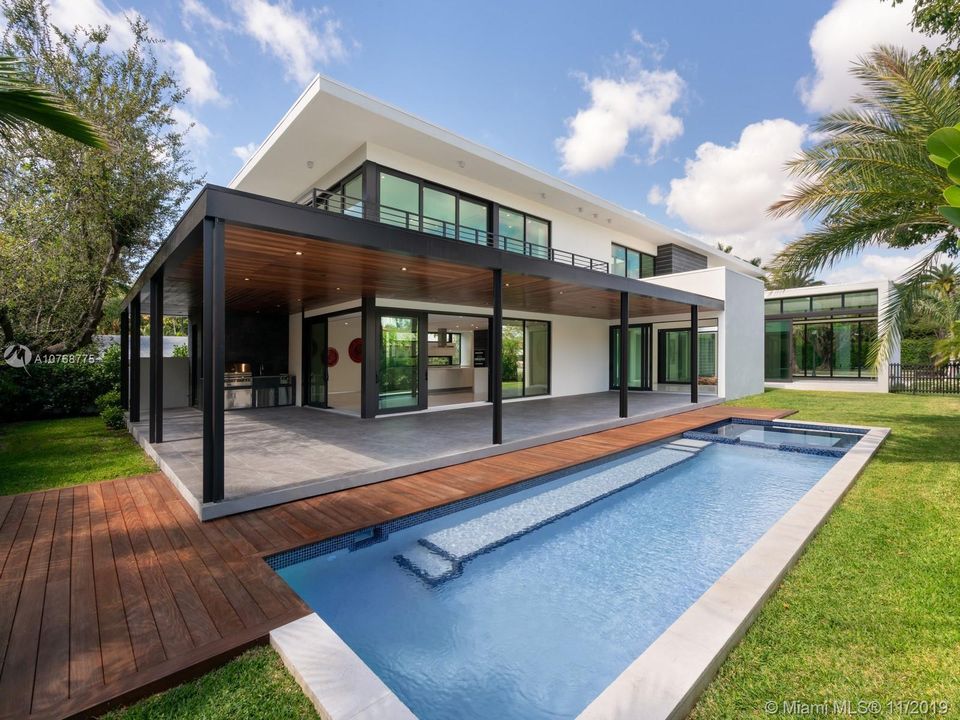 Recently Sold: $4,650,000 (5 beds, 6 baths, 5305 Square Feet)