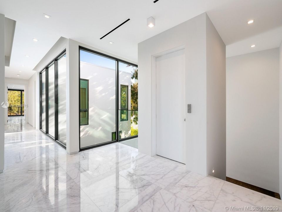 Recently Sold: $4,650,000 (5 beds, 6 baths, 5305 Square Feet)