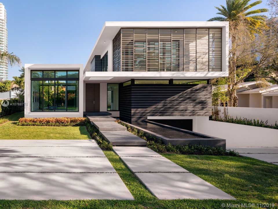 Recently Sold: $4,650,000 (5 beds, 6 baths, 5305 Square Feet)