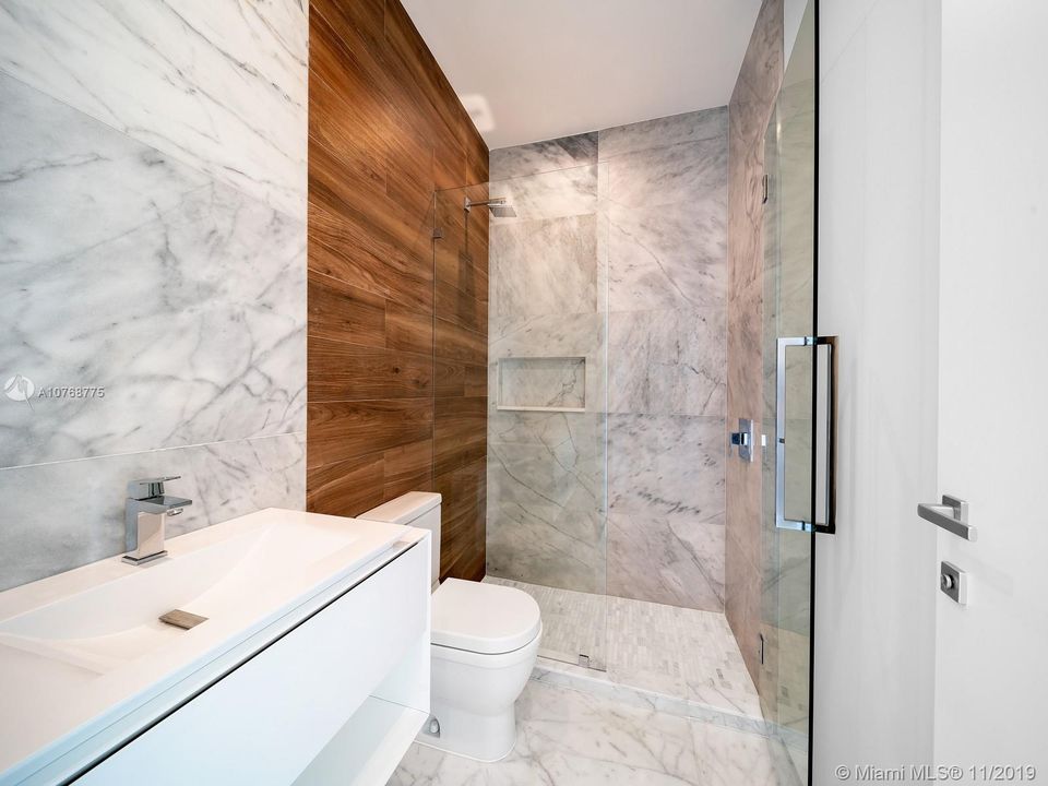 Recently Sold: $4,650,000 (5 beds, 6 baths, 5305 Square Feet)