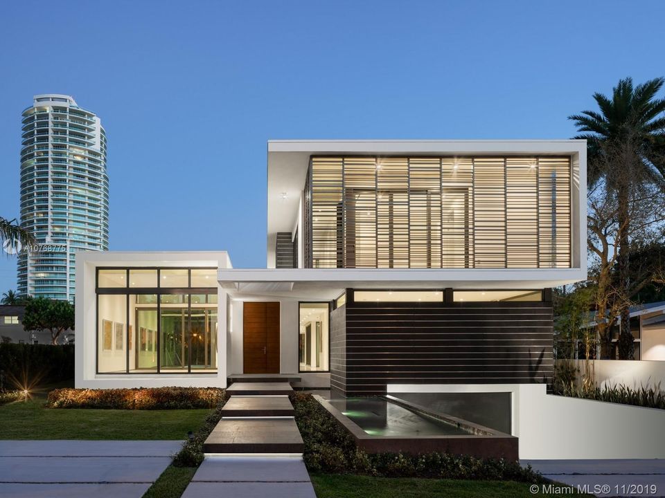 Recently Sold: $4,650,000 (5 beds, 6 baths, 5305 Square Feet)
