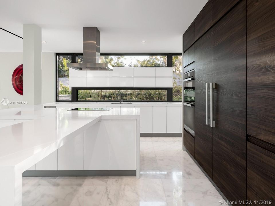 Recently Sold: $4,650,000 (5 beds, 6 baths, 5305 Square Feet)