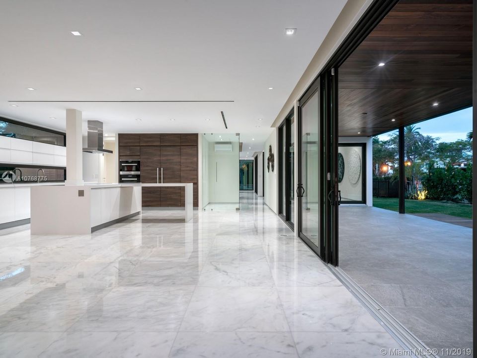 Recently Sold: $4,650,000 (5 beds, 6 baths, 5305 Square Feet)