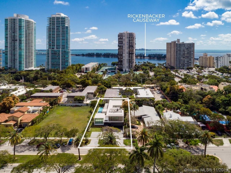 Recently Sold: $4,650,000 (5 beds, 6 baths, 5305 Square Feet)