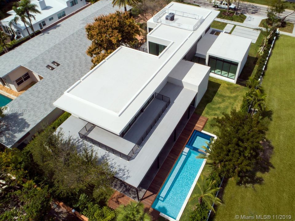 Recently Sold: $4,650,000 (5 beds, 6 baths, 5305 Square Feet)