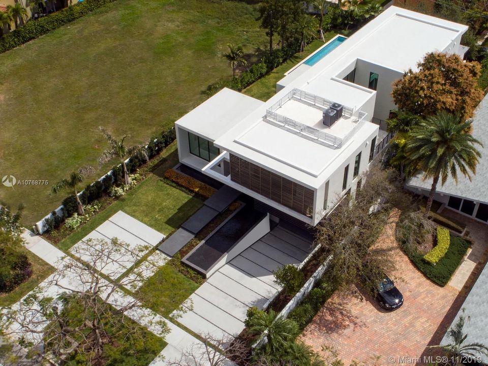 Recently Sold: $4,650,000 (5 beds, 6 baths, 5305 Square Feet)