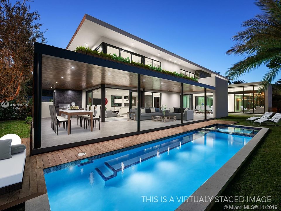 Recently Sold: $4,650,000 (5 beds, 6 baths, 5305 Square Feet)