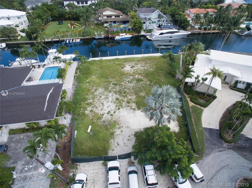 Recently Sold: $2,800,000 (13,600 sqft)