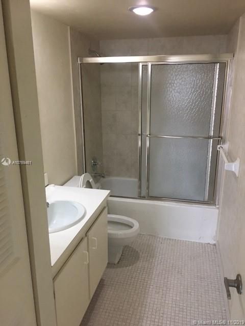 最近售出: $45,900 (1 贝兹, 1 浴室, 783 平方英尺)