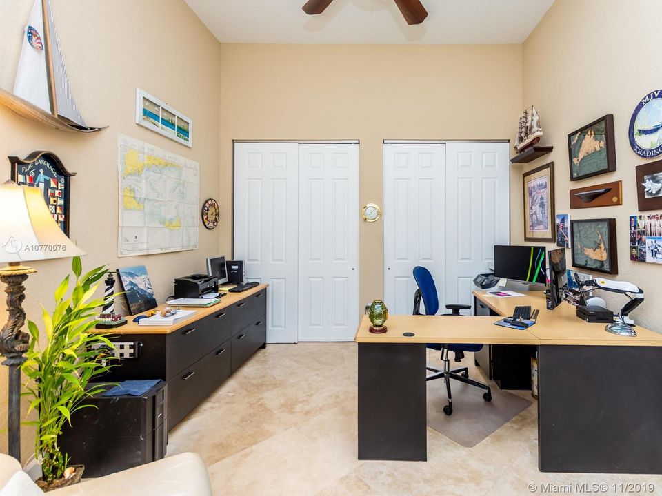 Vendido Recientemente: $585,000 (5 camas, 5 baños, 3867 Pies cuadrados)