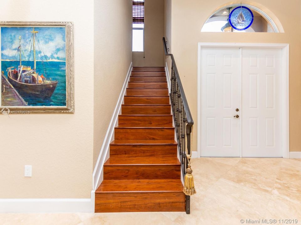 Vendido Recientemente: $585,000 (5 camas, 5 baños, 3867 Pies cuadrados)
