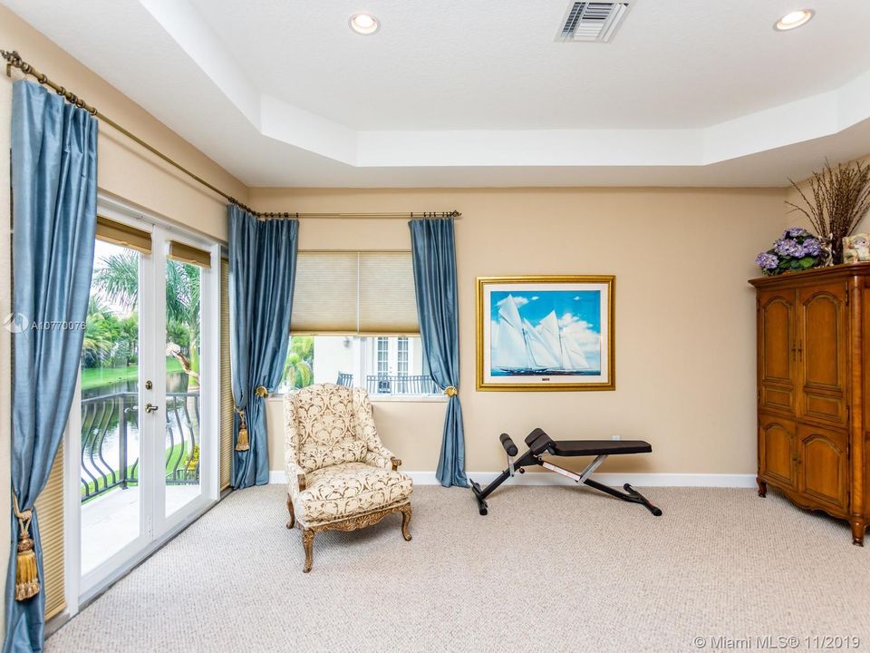 Vendido Recientemente: $585,000 (5 camas, 5 baños, 3867 Pies cuadrados)