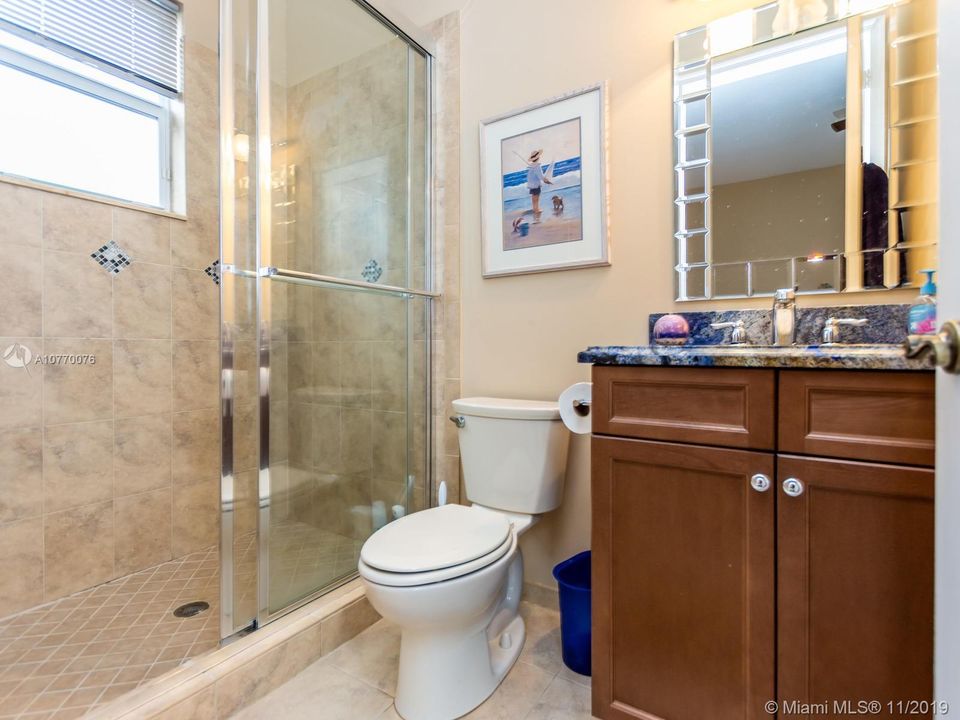 Vendido Recientemente: $585,000 (5 camas, 5 baños, 3867 Pies cuadrados)