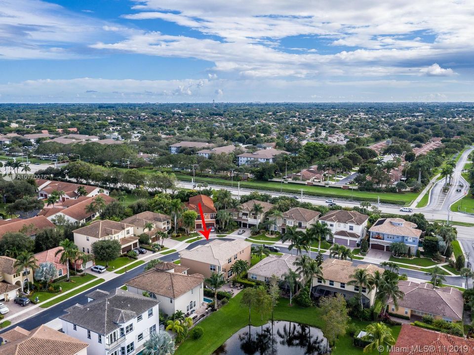 Vendido Recientemente: $585,000 (5 camas, 5 baños, 3867 Pies cuadrados)