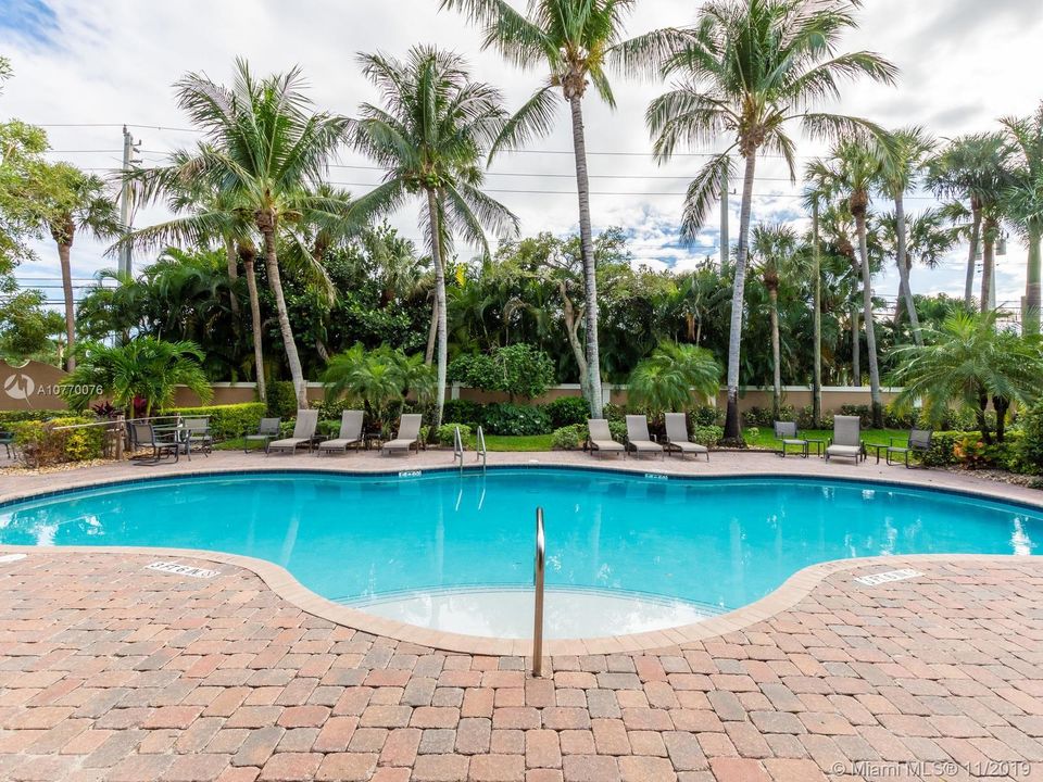 Vendido Recientemente: $585,000 (5 camas, 5 baños, 3867 Pies cuadrados)
