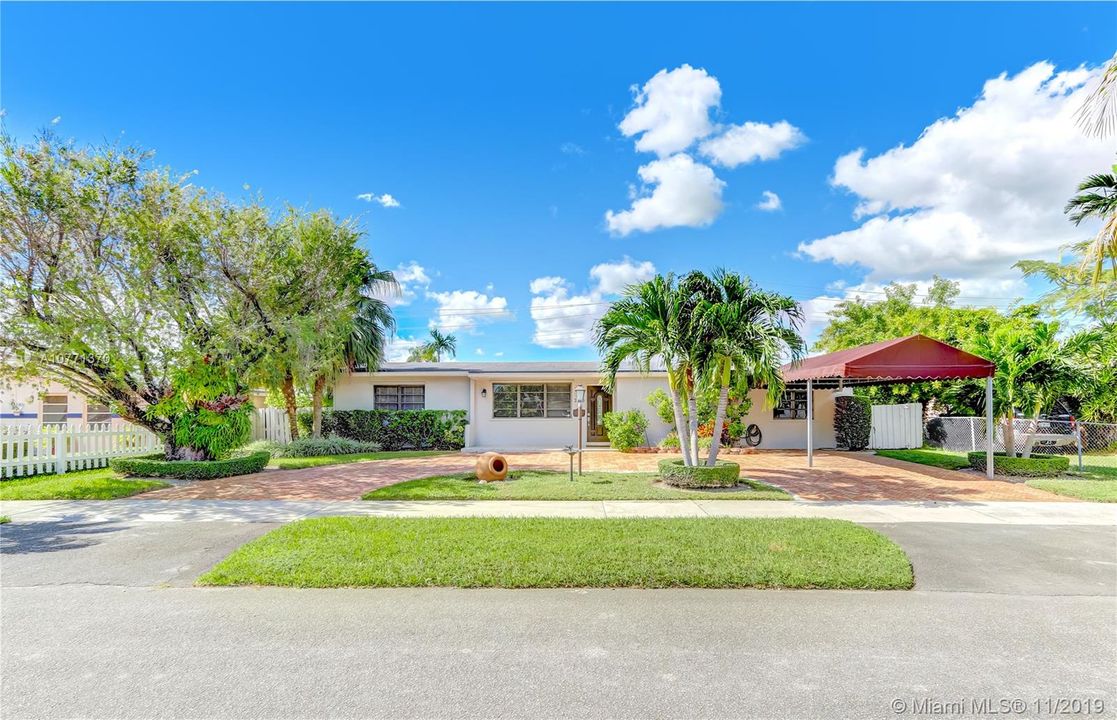 Vendido Recientemente: $425,000 (4 camas, 2 baños, 2062 Pies cuadrados)