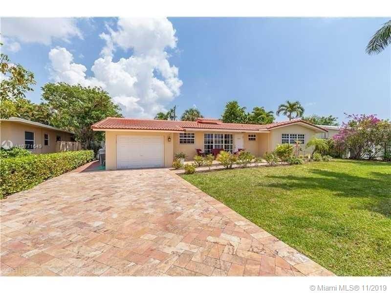 Recently Sold: $650,000 (3 beds, 3 baths, 1769 Square Feet)