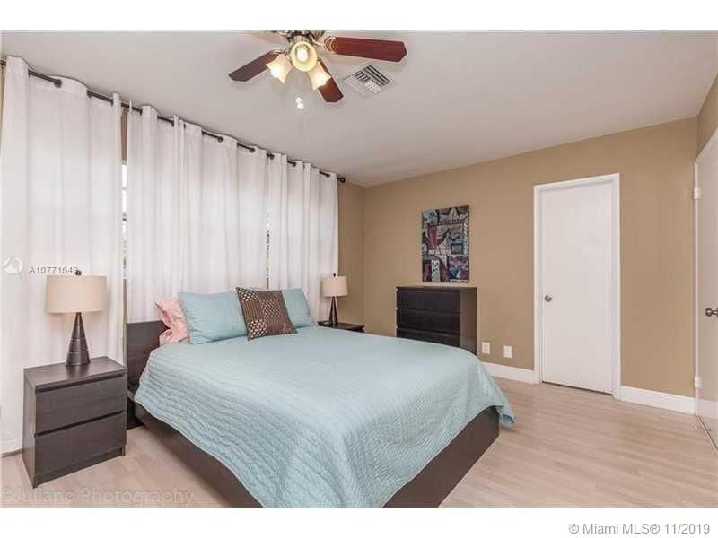 Recently Sold: $650,000 (3 beds, 3 baths, 1769 Square Feet)