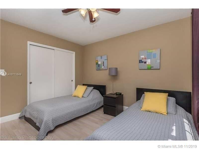 Recently Sold: $650,000 (3 beds, 3 baths, 1769 Square Feet)