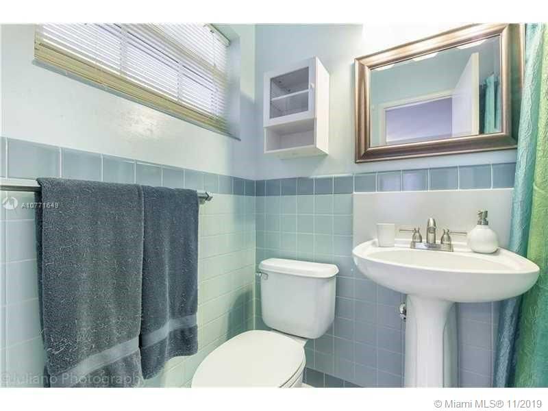 Recently Sold: $650,000 (3 beds, 3 baths, 1769 Square Feet)