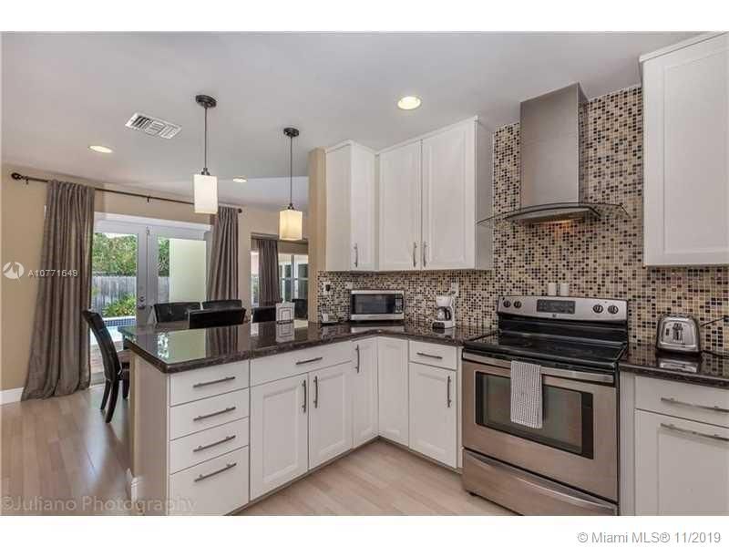 Recently Sold: $650,000 (3 beds, 3 baths, 1769 Square Feet)