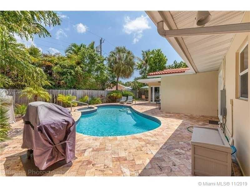 Recently Sold: $650,000 (3 beds, 3 baths, 1769 Square Feet)